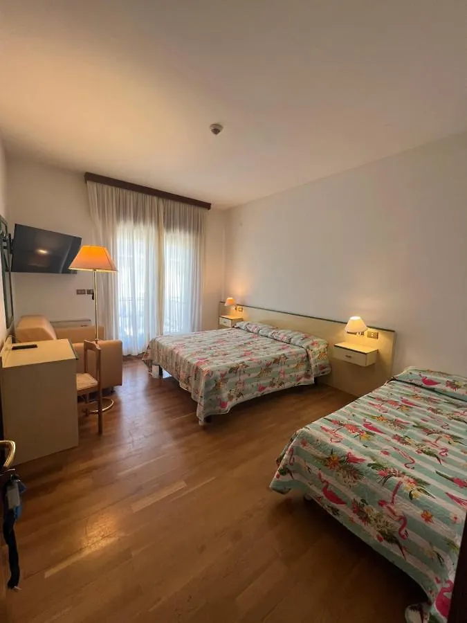 לידו די ג'סולו Hotel San Marco 3*, לידו די ג'סולו
