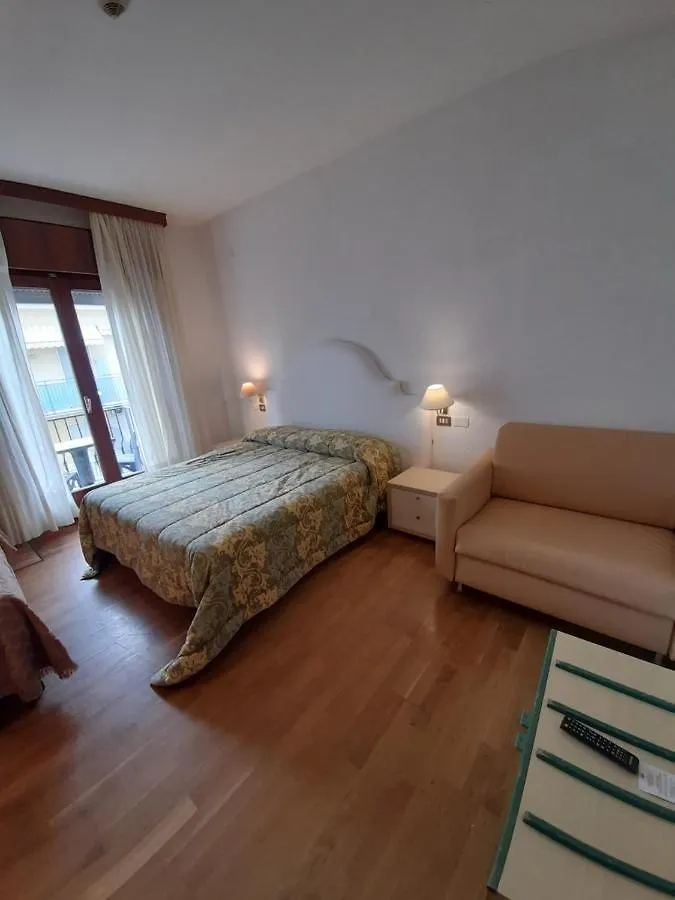 לידו די ג'סולו Hotel San Marco 3*, לידו די ג'סולו